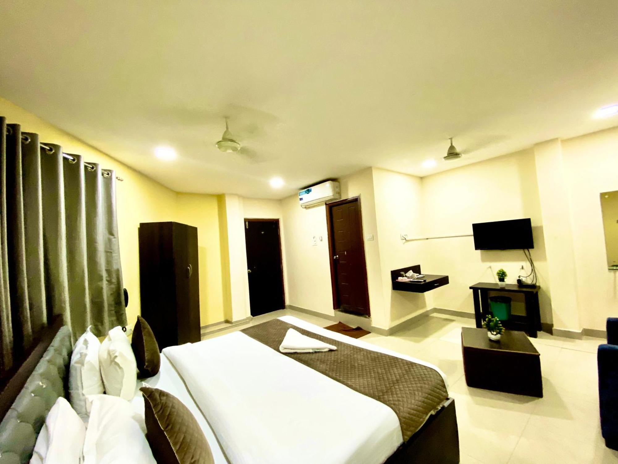 Hotel Sky Park Shamshabad Exterior photo