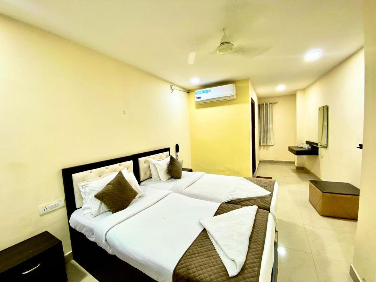 Hotel Sky Park Shamshabad Exterior photo
